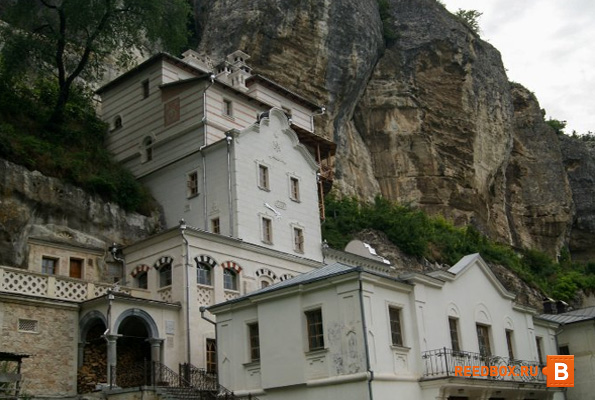 мужской монастырь на горе